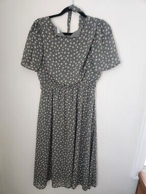 The Mainstreet Exchange - Women's Green Floral Midi Dress
